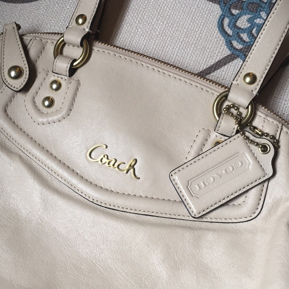 Coach Cream Leather Tote Shoulder Bag Gold Accent - Picture 2 of 6